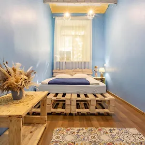Hostel Garis Factory, Kiev